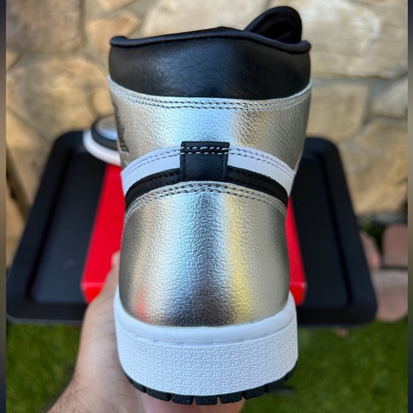 Air Jordan 1 High “Silver Toe” Size 11 Women / 9.5 Men - Picture 9 of 10